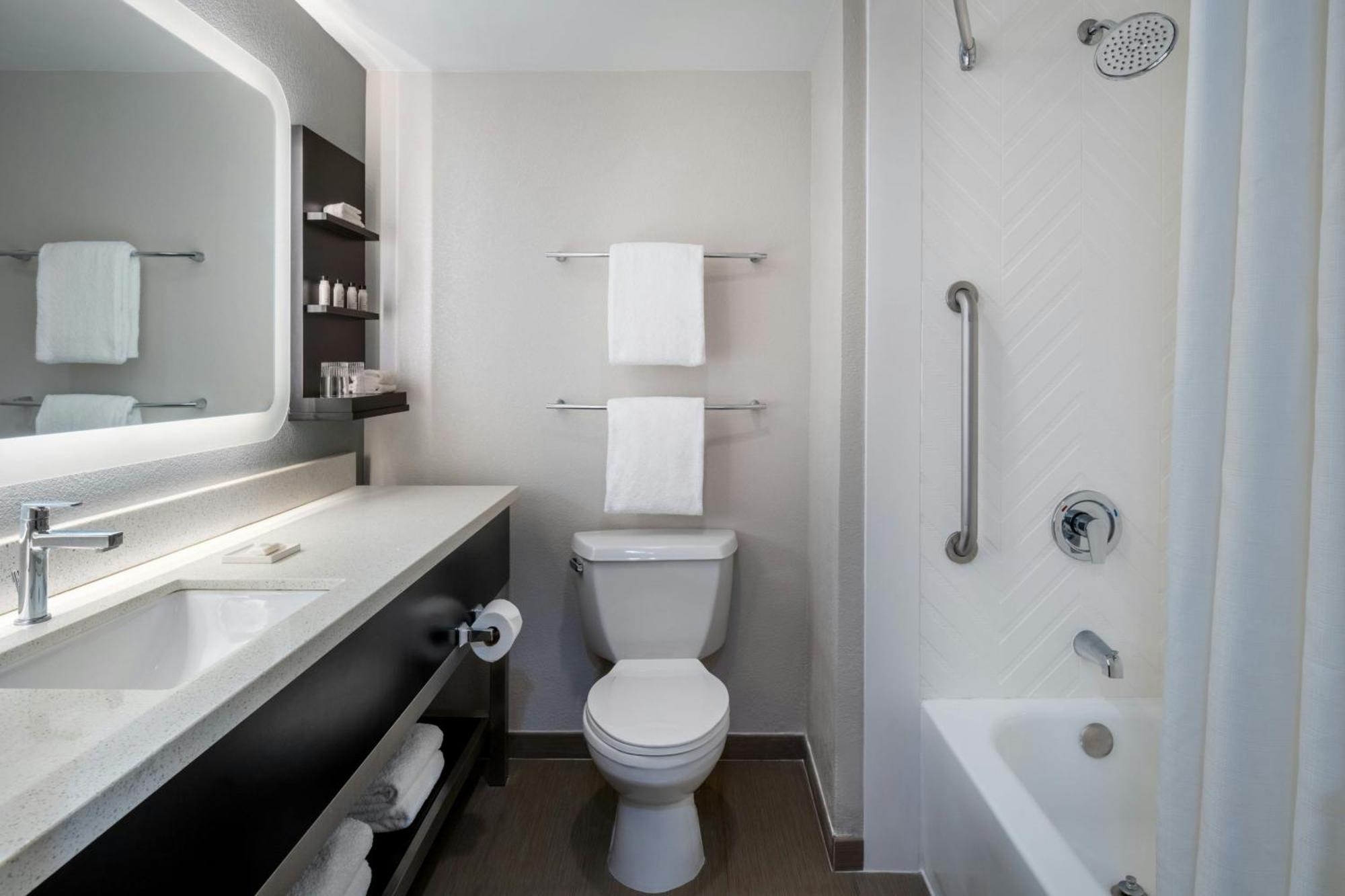 Hotel Delta By Marriott Deerwood 4*